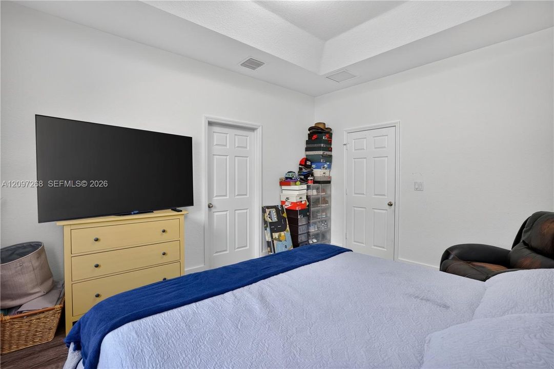 For Sale: $435,000 (3 beds, 2 baths, 1562 Square Feet)