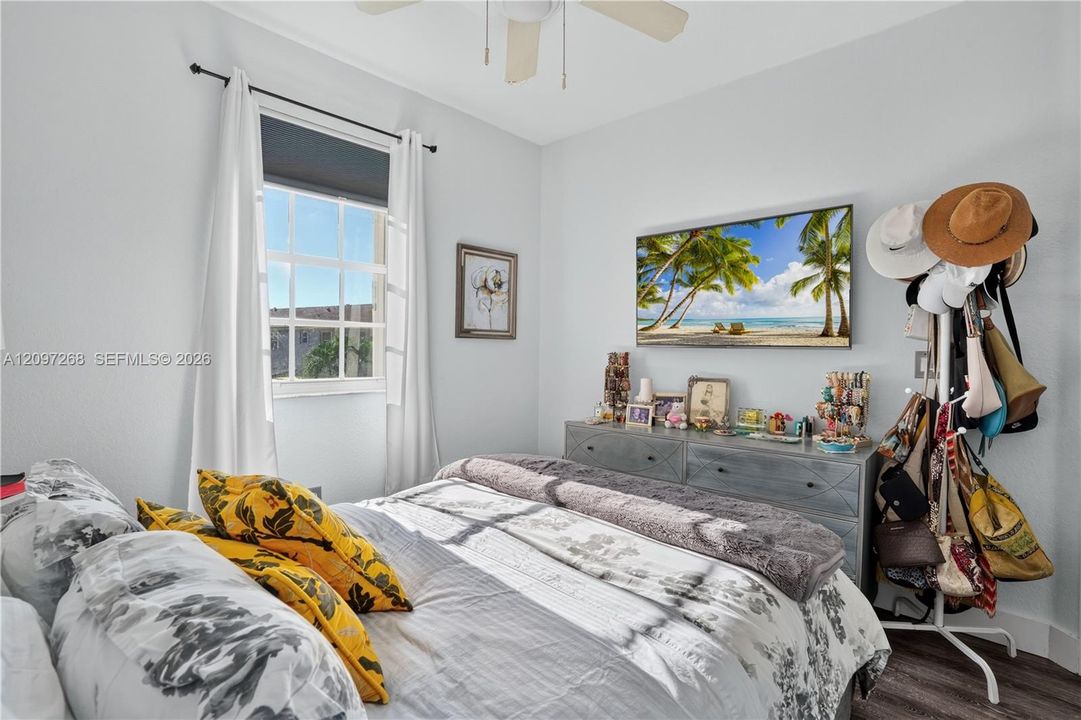 For Sale: $435,000 (3 beds, 2 baths, 1562 Square Feet)