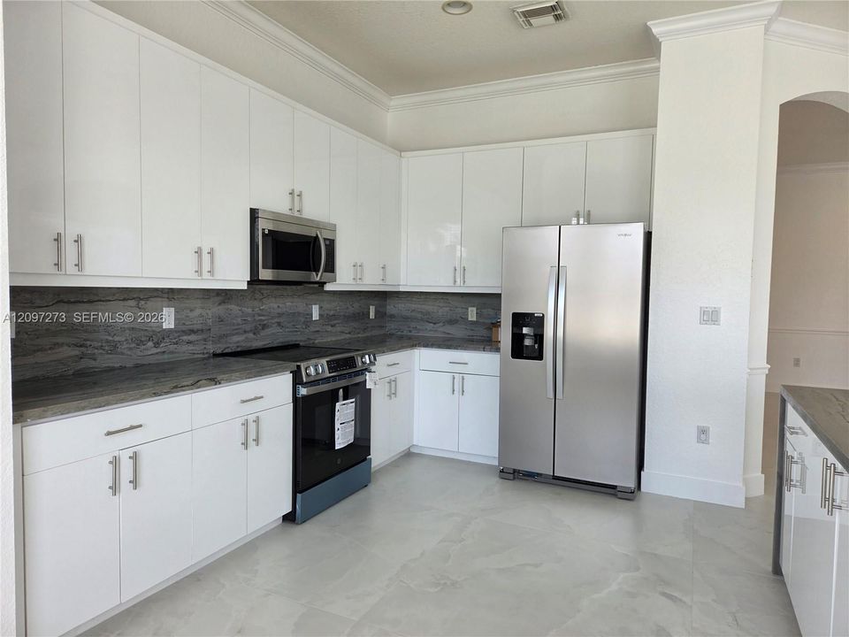 For Rent: $4,799 (4 beds, 3 baths, 2185 Square Feet)