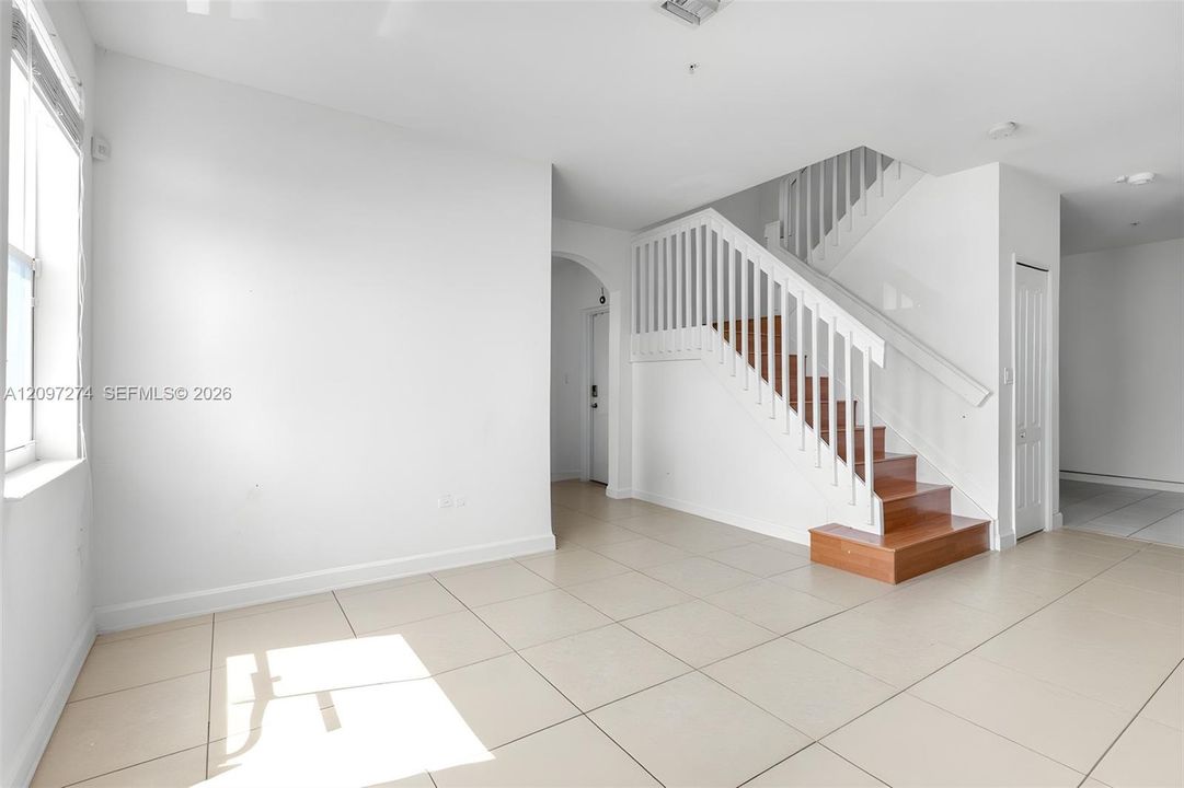 For Rent: $2,900 (3 beds, 2 baths, 1445 Square Feet)