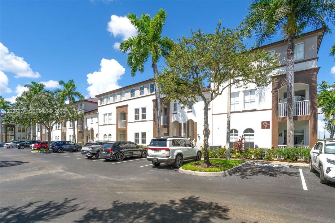 For Rent: $2,900 (3 beds, 2 baths, 1445 Square Feet)