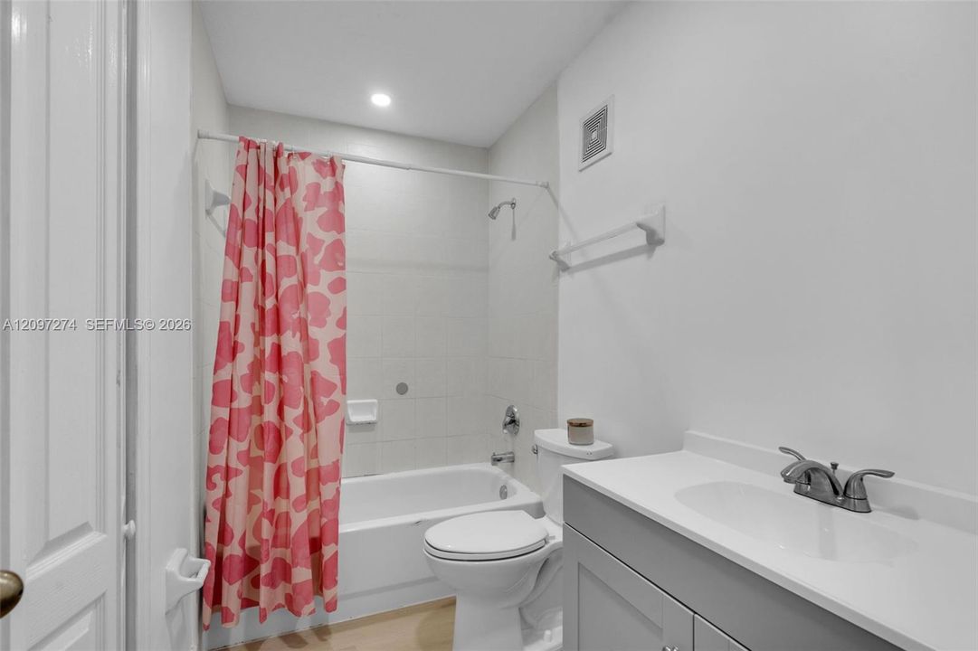 For Rent: $2,900 (3 beds, 2 baths, 1445 Square Feet)