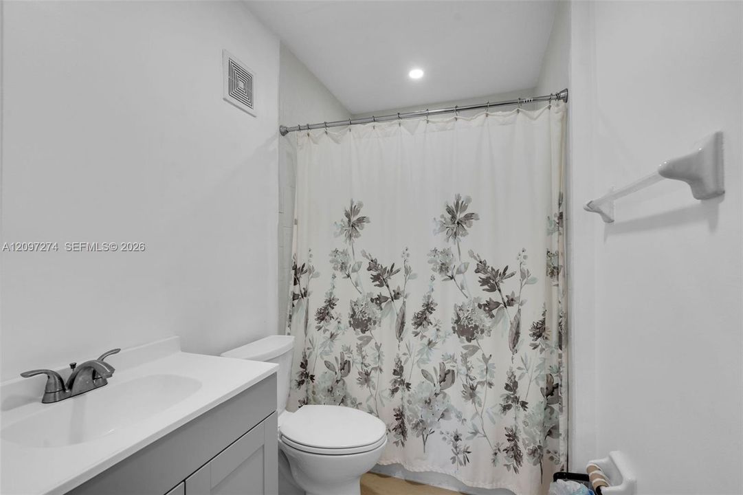For Rent: $2,900 (3 beds, 2 baths, 1445 Square Feet)