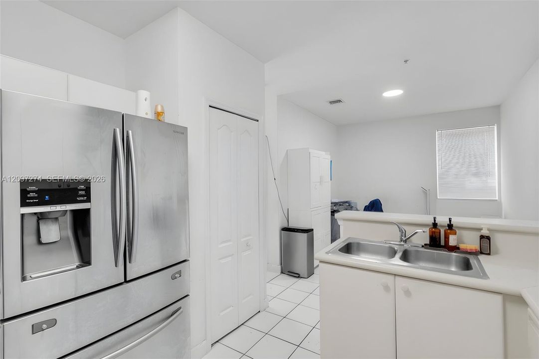 For Rent: $2,900 (3 beds, 2 baths, 1445 Square Feet)