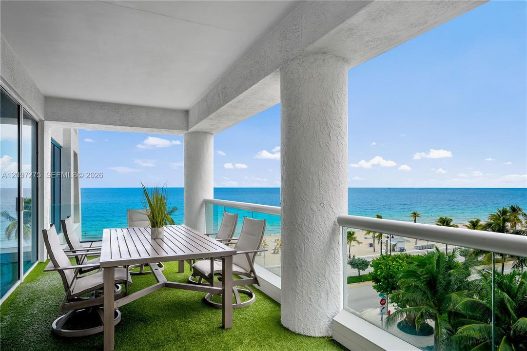 For Sale: $1,549,000 (2 beds, 2 baths, 1138 Square Feet)