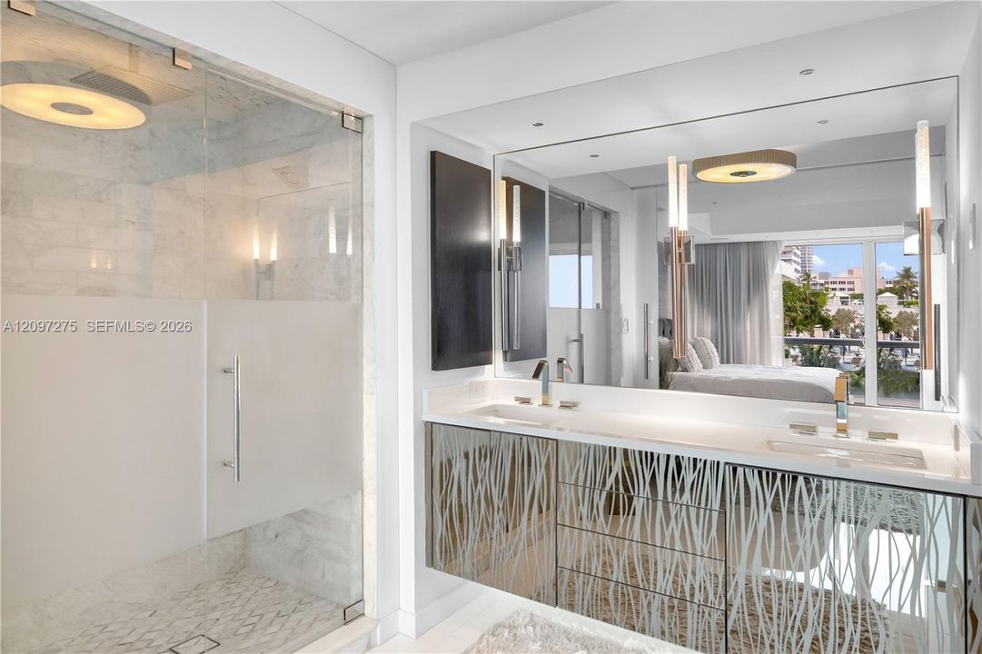 For Sale: $1,549,000 (2 beds, 2 baths, 1138 Square Feet)