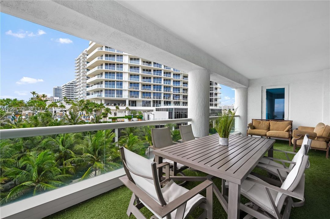 For Sale: $1,549,000 (2 beds, 2 baths, 1138 Square Feet)