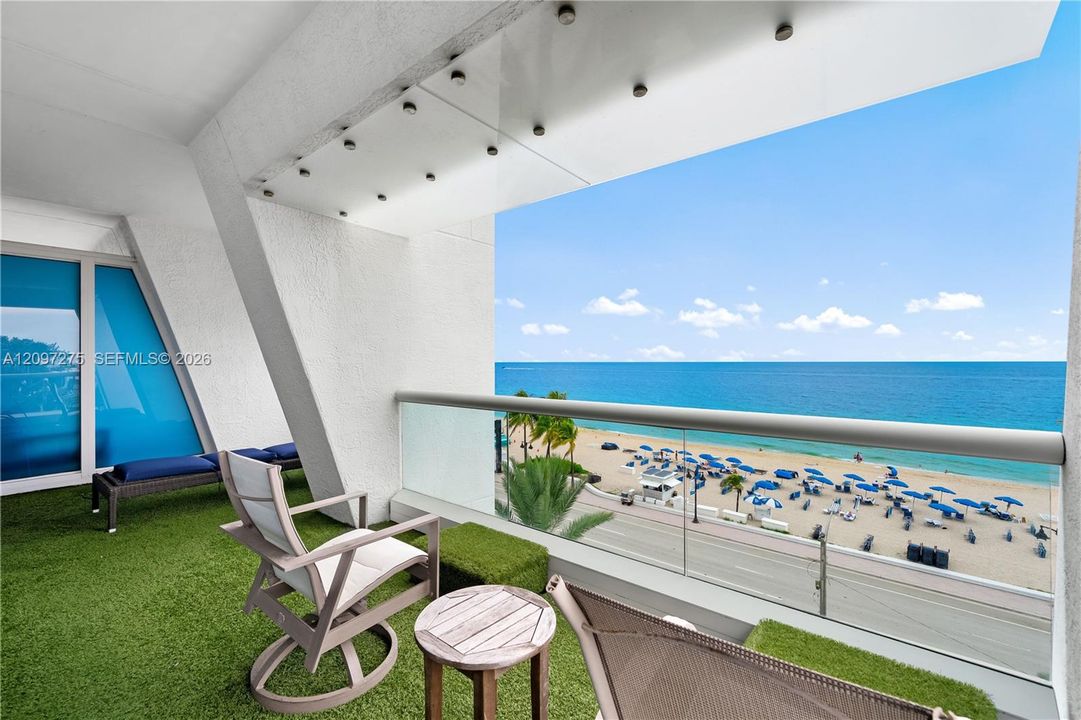 For Sale: $1,549,000 (2 beds, 2 baths, 1138 Square Feet)