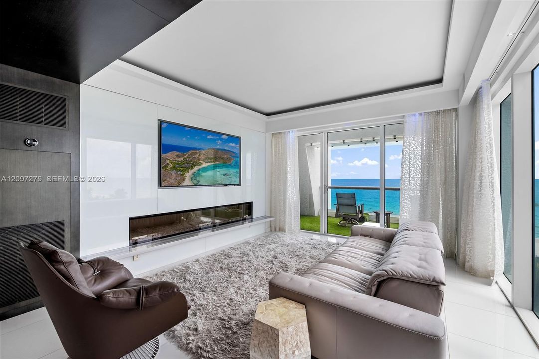 For Sale: $1,549,000 (2 beds, 2 baths, 1138 Square Feet)