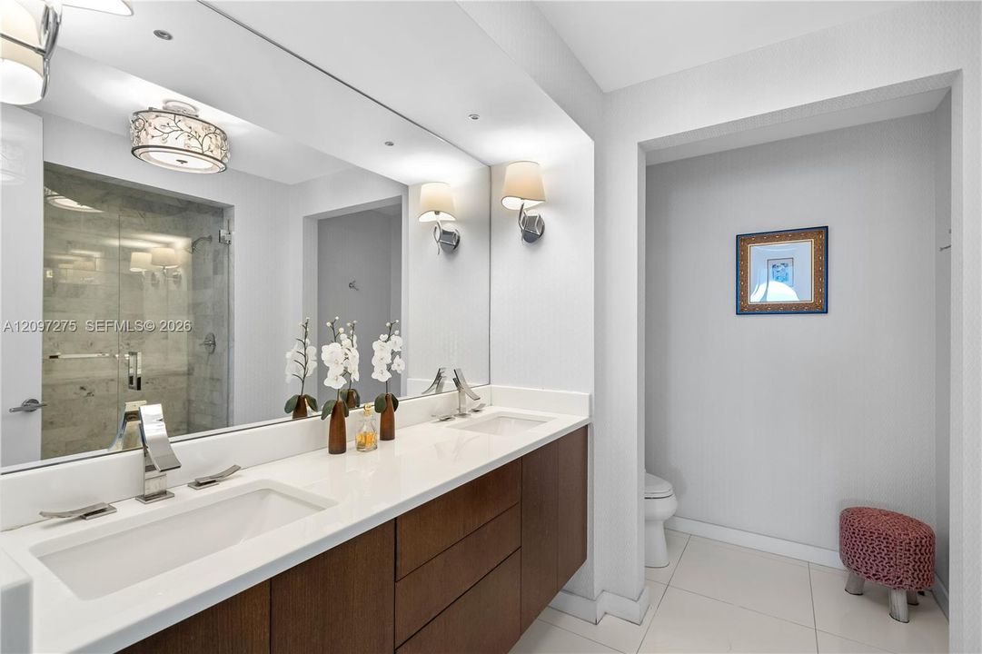 For Sale: $1,549,000 (2 beds, 2 baths, 1138 Square Feet)