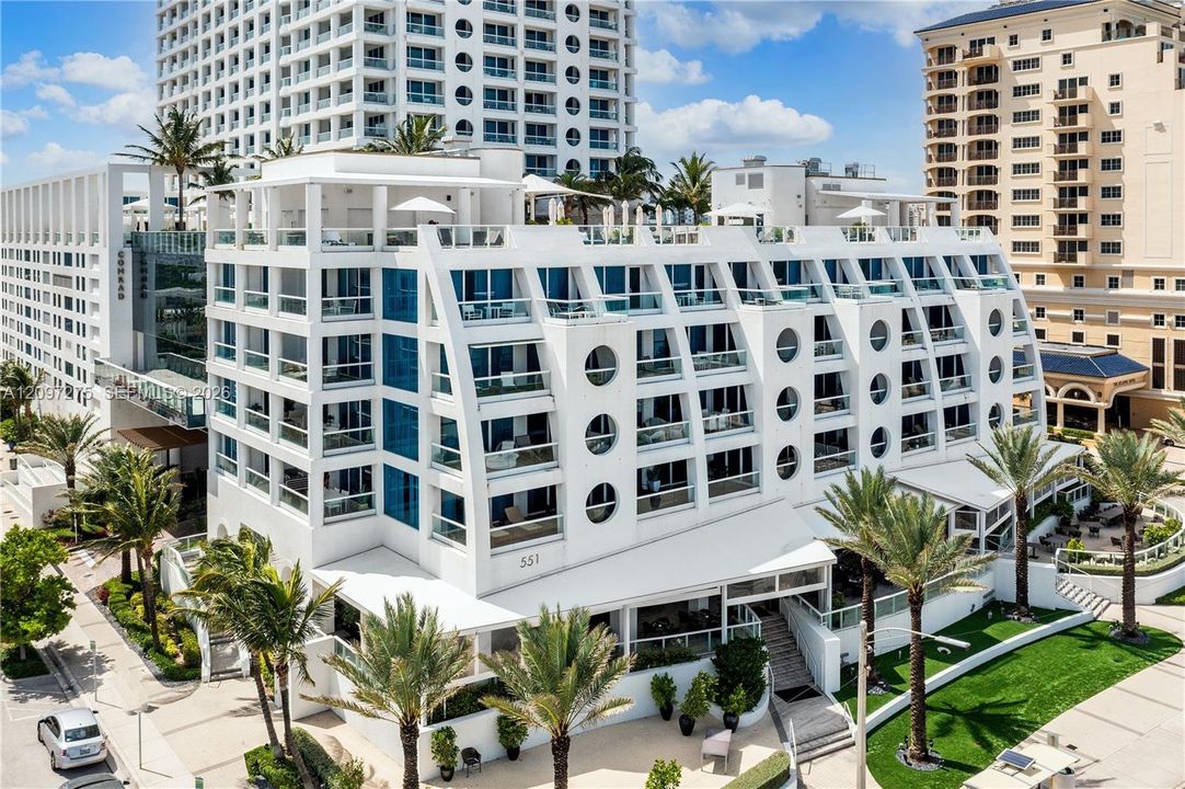 For Sale: $1,549,000 (2 beds, 2 baths, 1138 Square Feet)