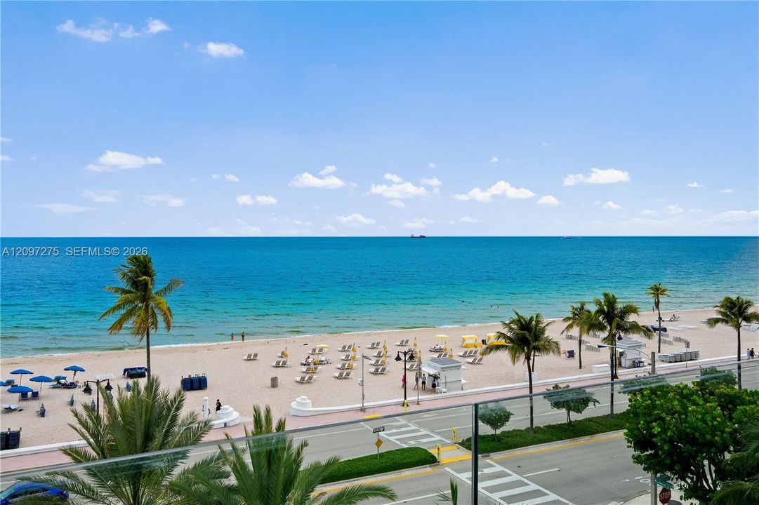 For Sale: $1,549,000 (2 beds, 2 baths, 1138 Square Feet)