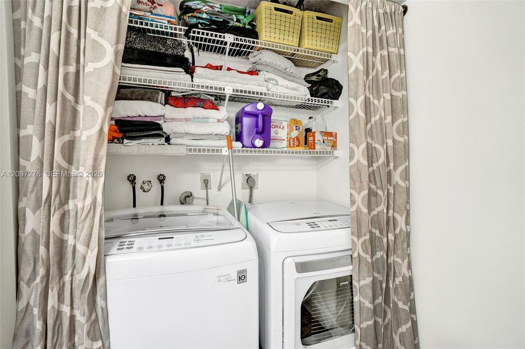 For Sale: $400,000 (3 beds, 2 baths, 1780 Square Feet)