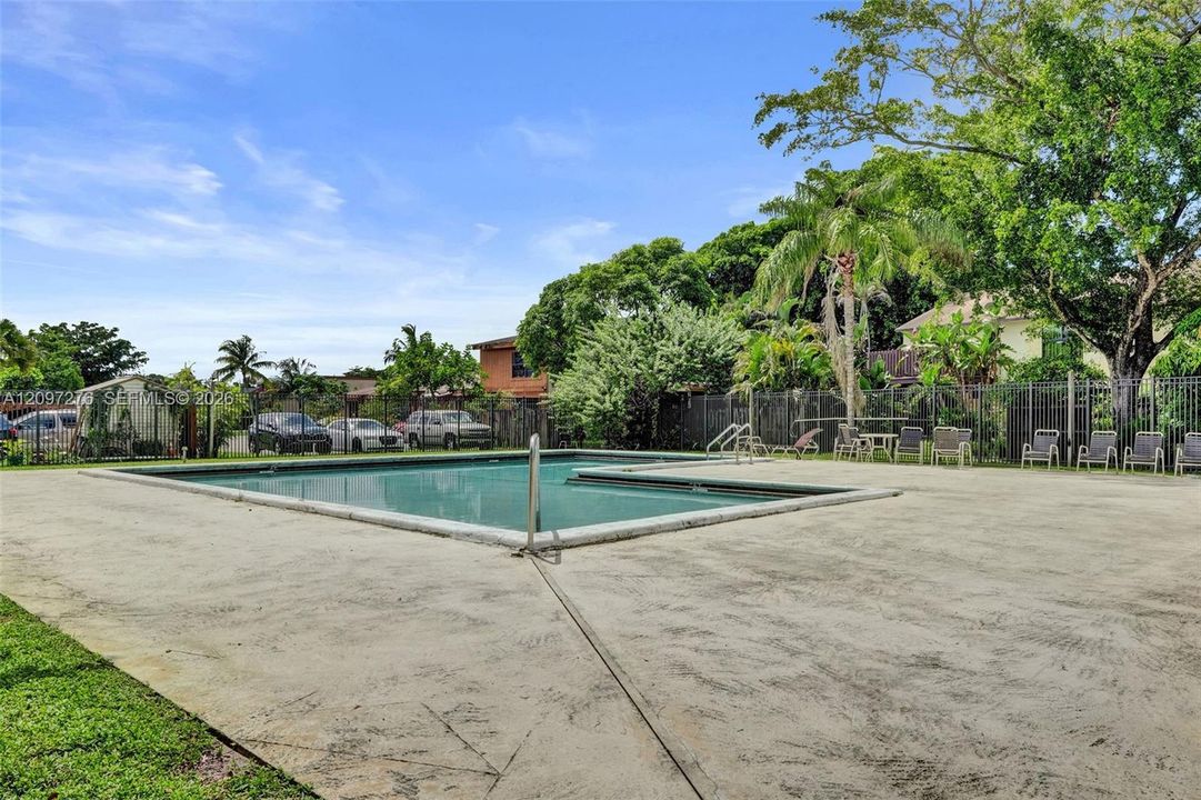 For Sale: $400,000 (3 beds, 2 baths, 1780 Square Feet)