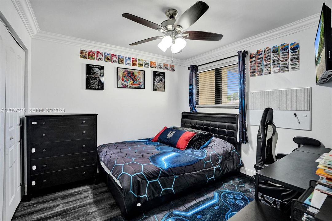 For Sale: $400,000 (3 beds, 2 baths, 1780 Square Feet)