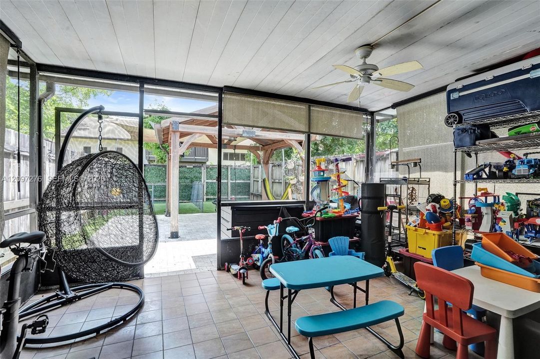 For Sale: $400,000 (3 beds, 2 baths, 1780 Square Feet)