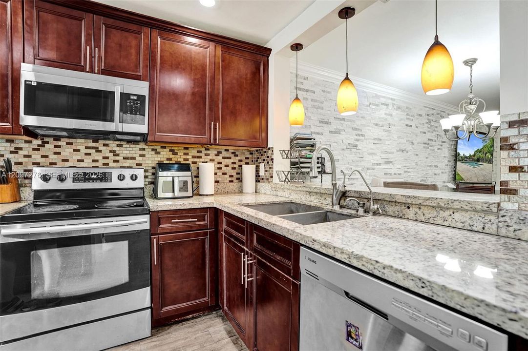 For Sale: $400,000 (3 beds, 2 baths, 1780 Square Feet)