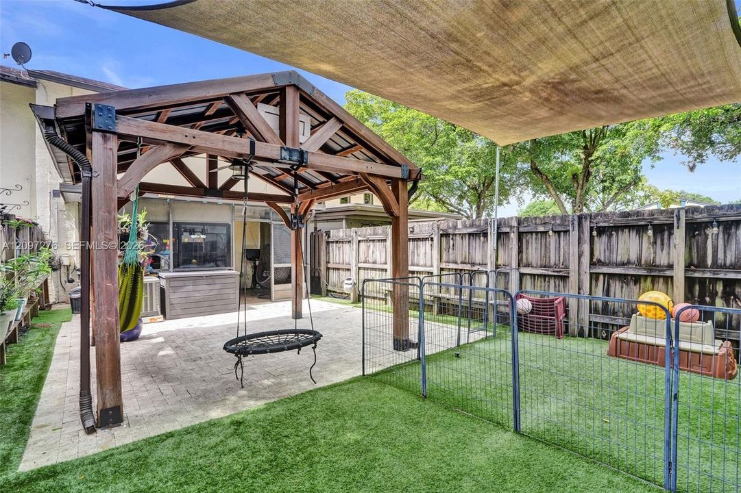 For Sale: $400,000 (3 beds, 2 baths, 1780 Square Feet)