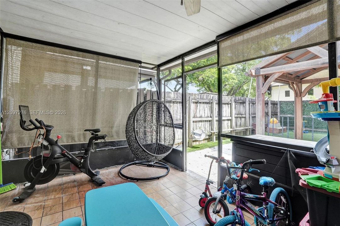 For Sale: $400,000 (3 beds, 2 baths, 1780 Square Feet)