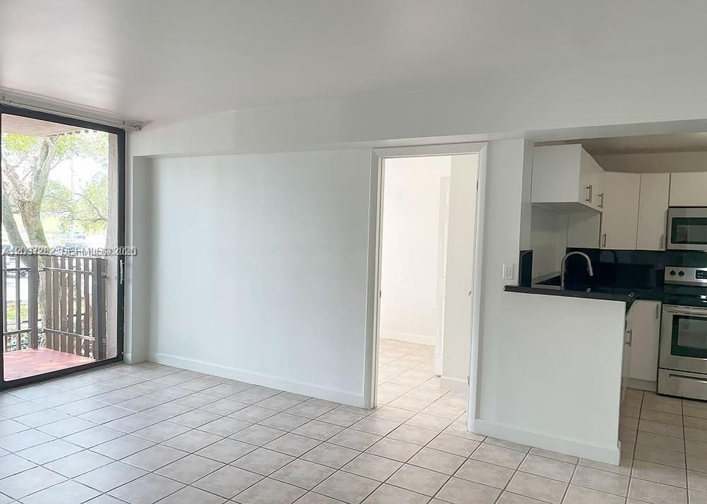 For Rent: $2,100 (2 beds, 1 baths, 760 Square Feet)