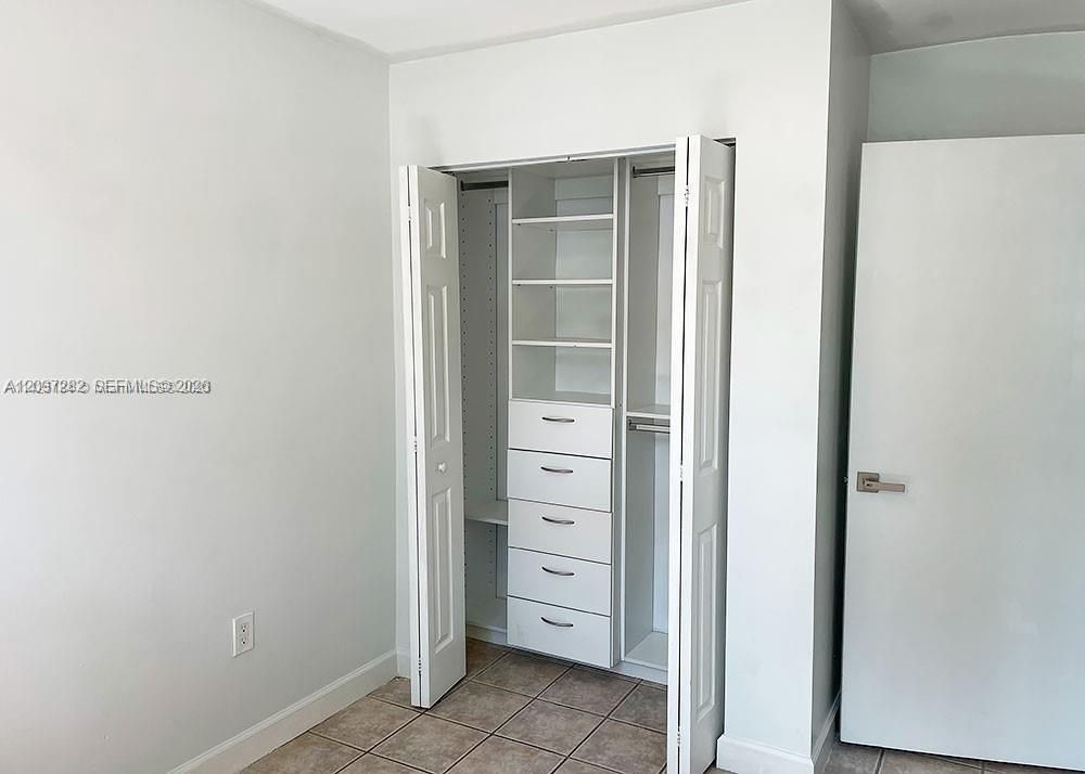 For Rent: $2,100 (2 beds, 1 baths, 760 Square Feet)