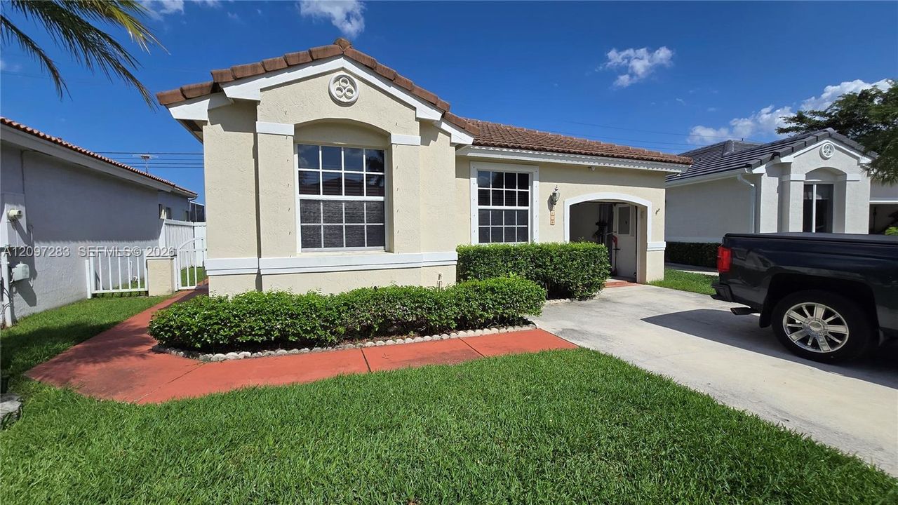 For Rent: $3,700 (4 beds, 2 baths, 1599 Square Feet)