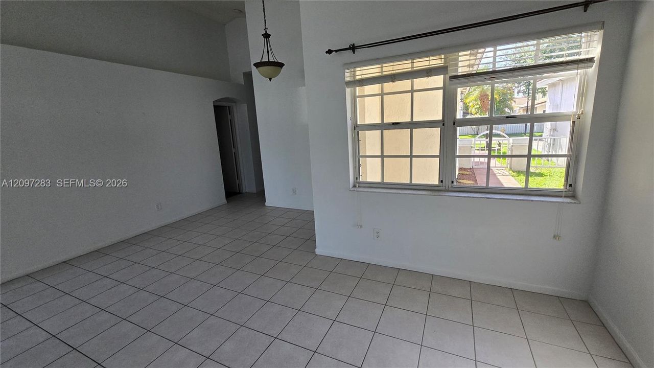For Rent: $3,700 (4 beds, 2 baths, 1599 Square Feet)