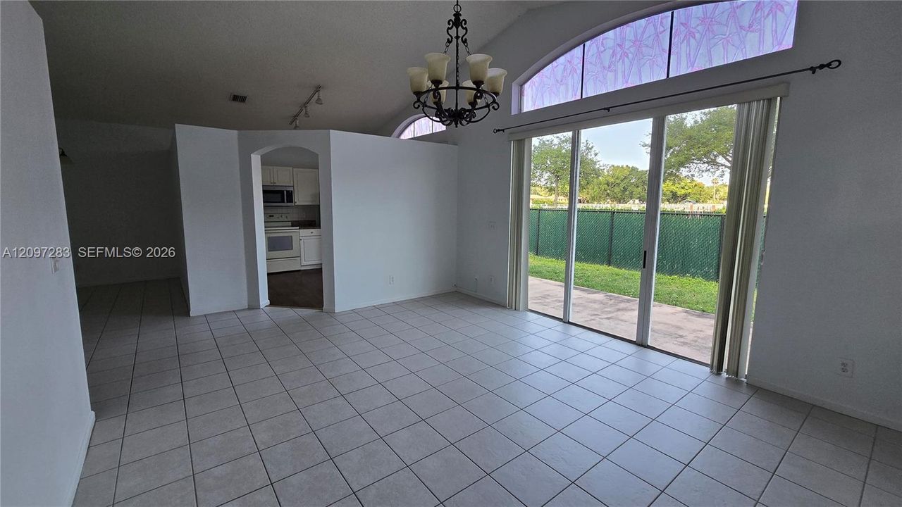 For Rent: $3,700 (4 beds, 2 baths, 1599 Square Feet)