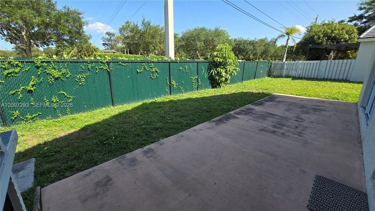 For Rent: $3,700 (4 beds, 2 baths, 1599 Square Feet)