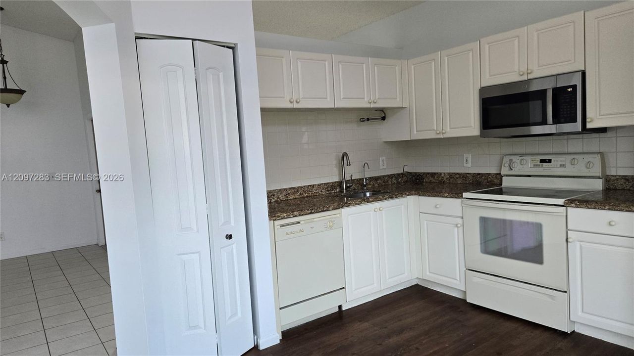 For Rent: $3,700 (4 beds, 2 baths, 1599 Square Feet)
