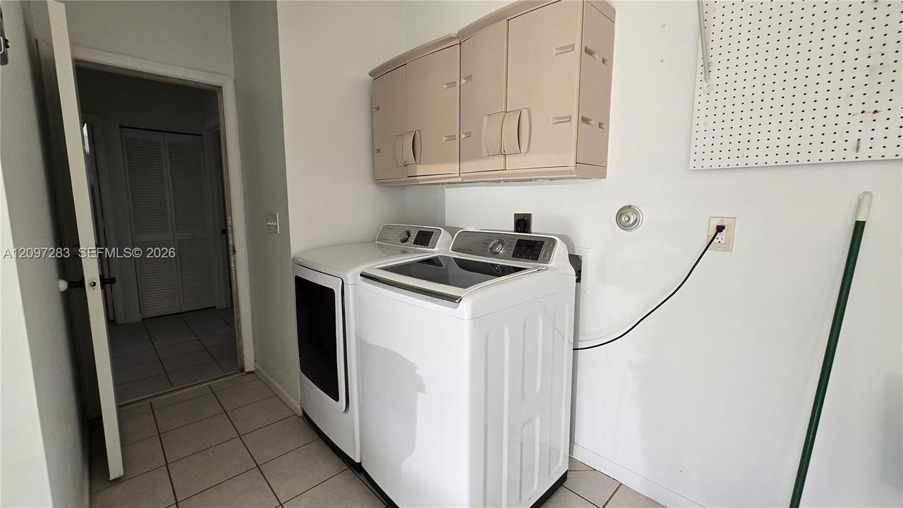 For Rent: $3,700 (4 beds, 2 baths, 1599 Square Feet)