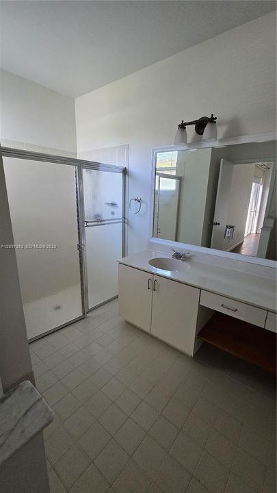 For Rent: $3,700 (4 beds, 2 baths, 1599 Square Feet)