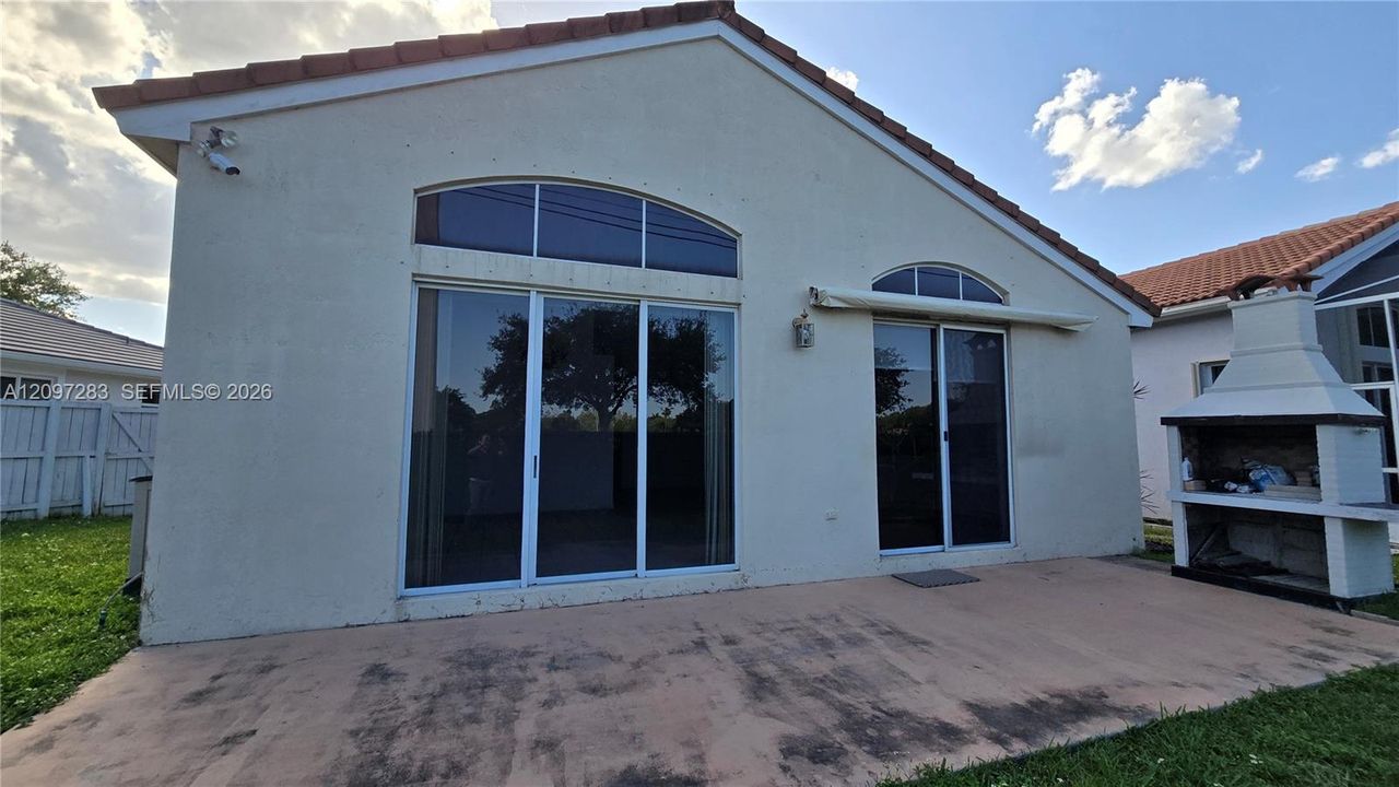 For Rent: $3,700 (4 beds, 2 baths, 1599 Square Feet)
