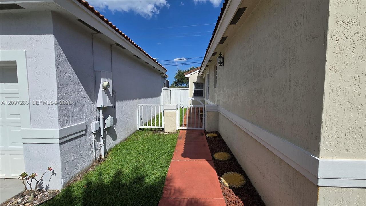 For Rent: $3,700 (4 beds, 2 baths, 1599 Square Feet)