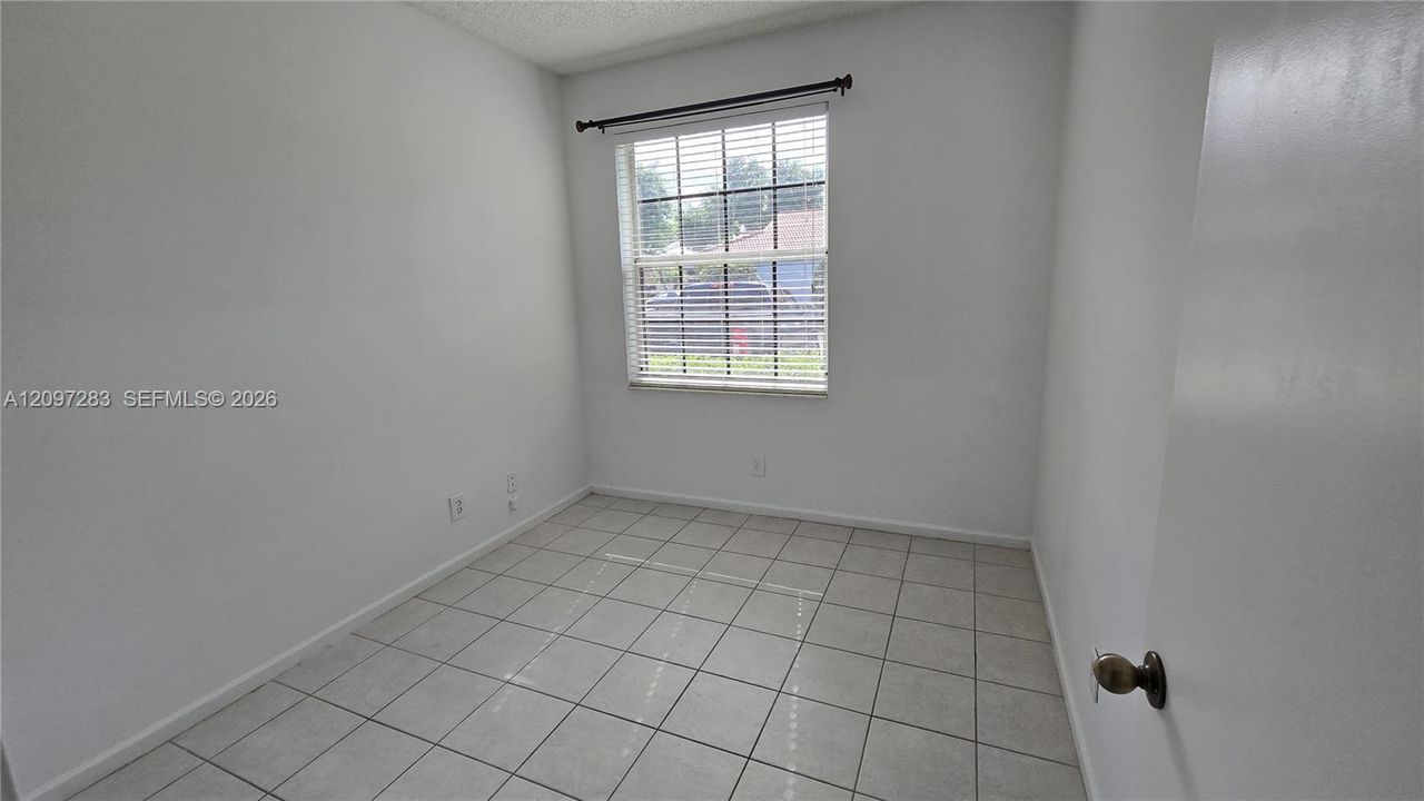 For Rent: $3,700 (4 beds, 2 baths, 1599 Square Feet)