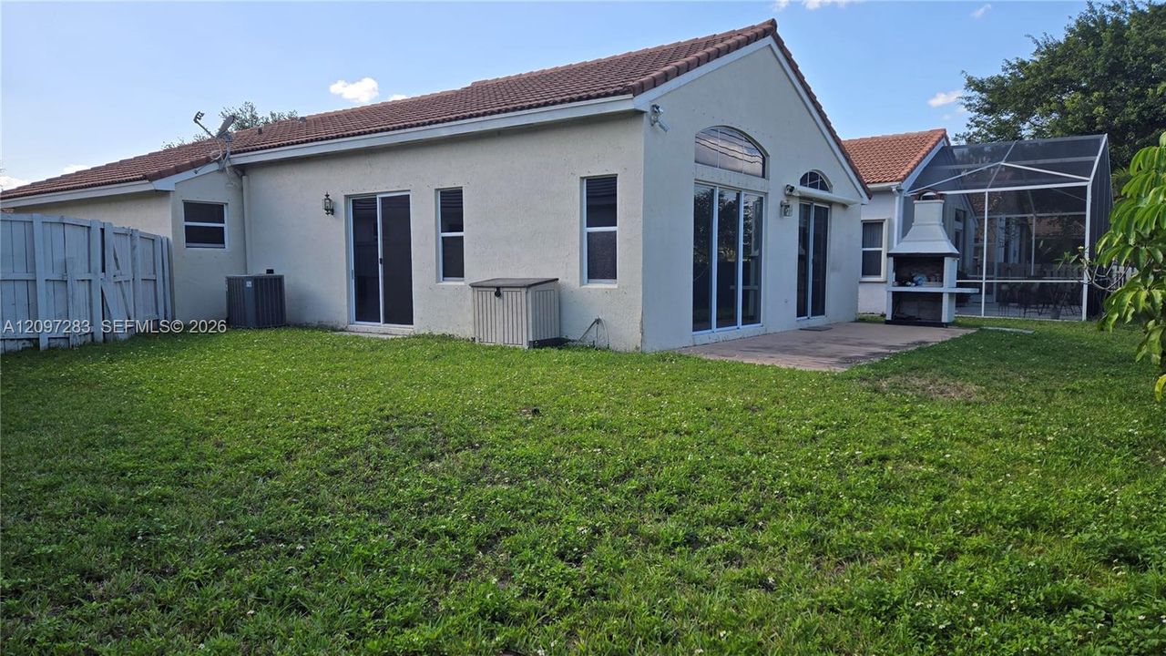 For Rent: $3,700 (4 beds, 2 baths, 1599 Square Feet)
