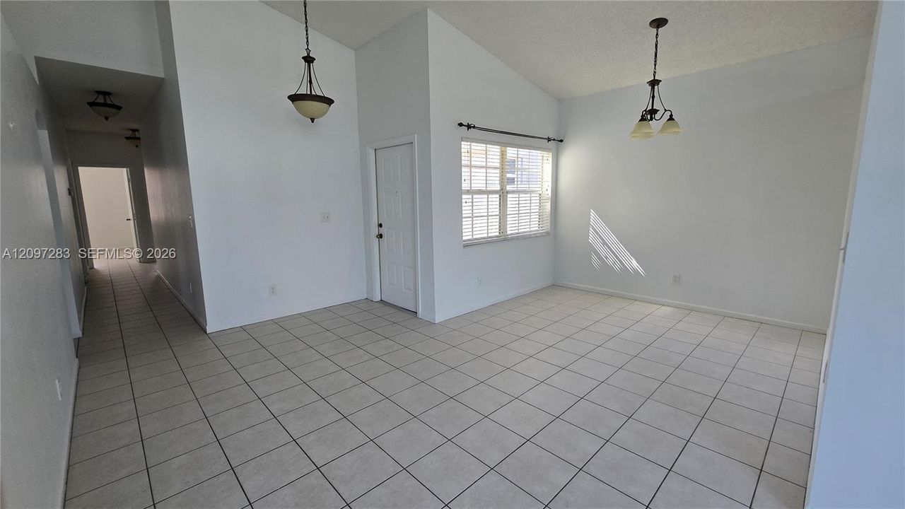 For Rent: $3,700 (4 beds, 2 baths, 1599 Square Feet)
