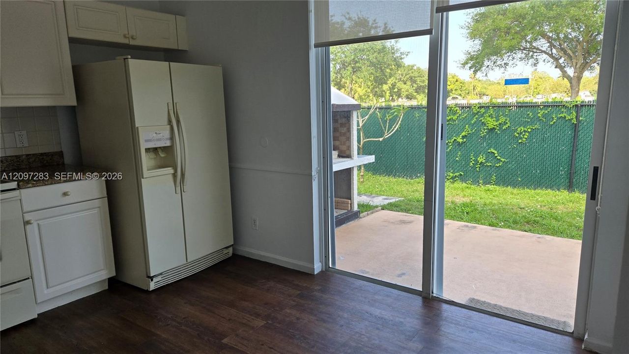 For Rent: $3,700 (4 beds, 2 baths, 1599 Square Feet)