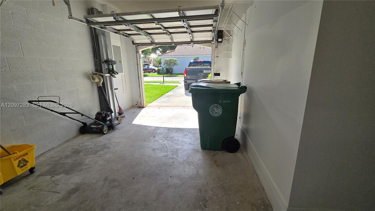 For Rent: $3,700 (4 beds, 2 baths, 1599 Square Feet)