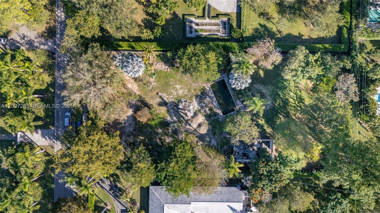 For Sale: $3,499,500 (0.91 acres)