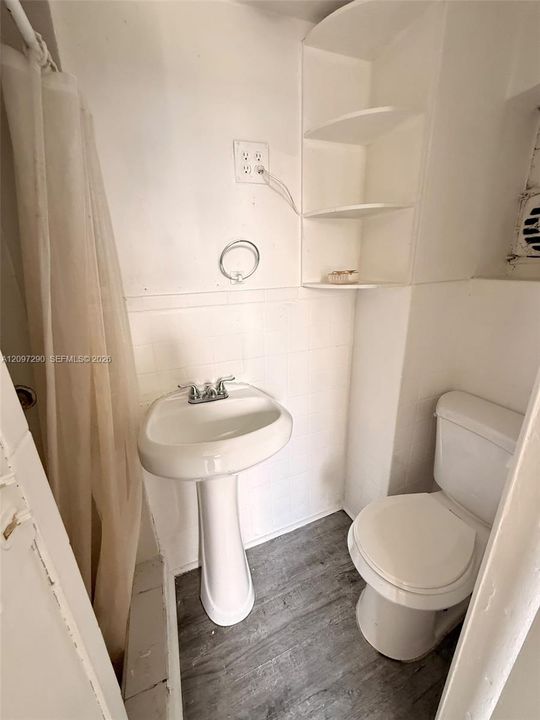 En Renta: $1,500 (0 camas, 1 baños, 7030 Pies cuadrados)