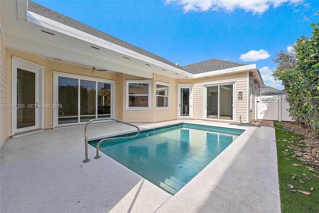 For Sale: $1,250,000 (3 beds, 2 baths, 2008 Square Feet)