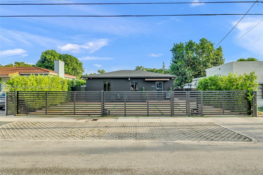 For Sale: $1,020,000 (3 beds, 2 baths, 1161 Square Feet)