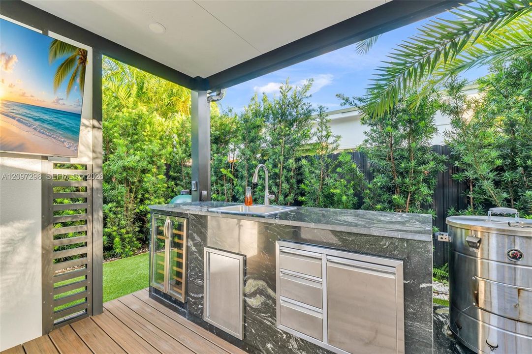 For Sale: $1,020,000 (3 beds, 2 baths, 1161 Square Feet)