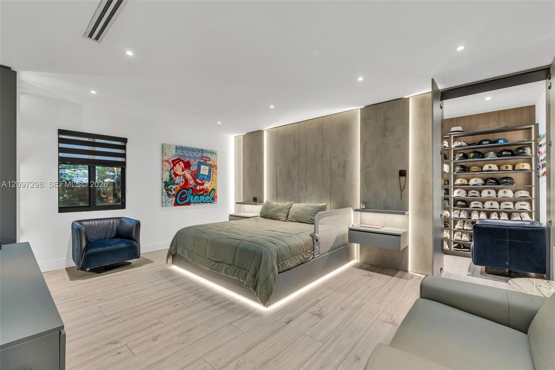 For Sale: $1,020,000 (3 beds, 2 baths, 1161 Square Feet)