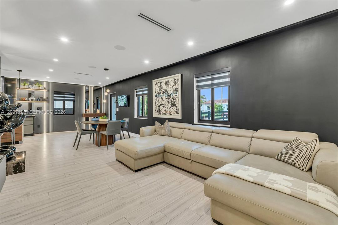 For Sale: $1,020,000 (3 beds, 2 baths, 1161 Square Feet)