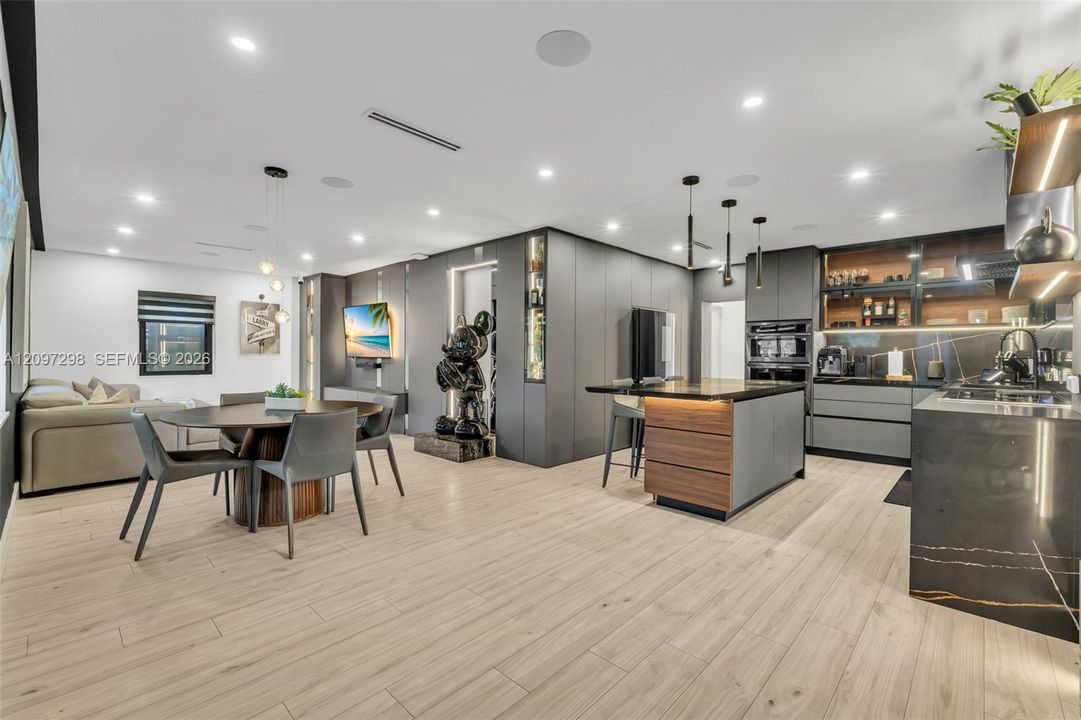 For Sale: $1,020,000 (3 beds, 2 baths, 1161 Square Feet)