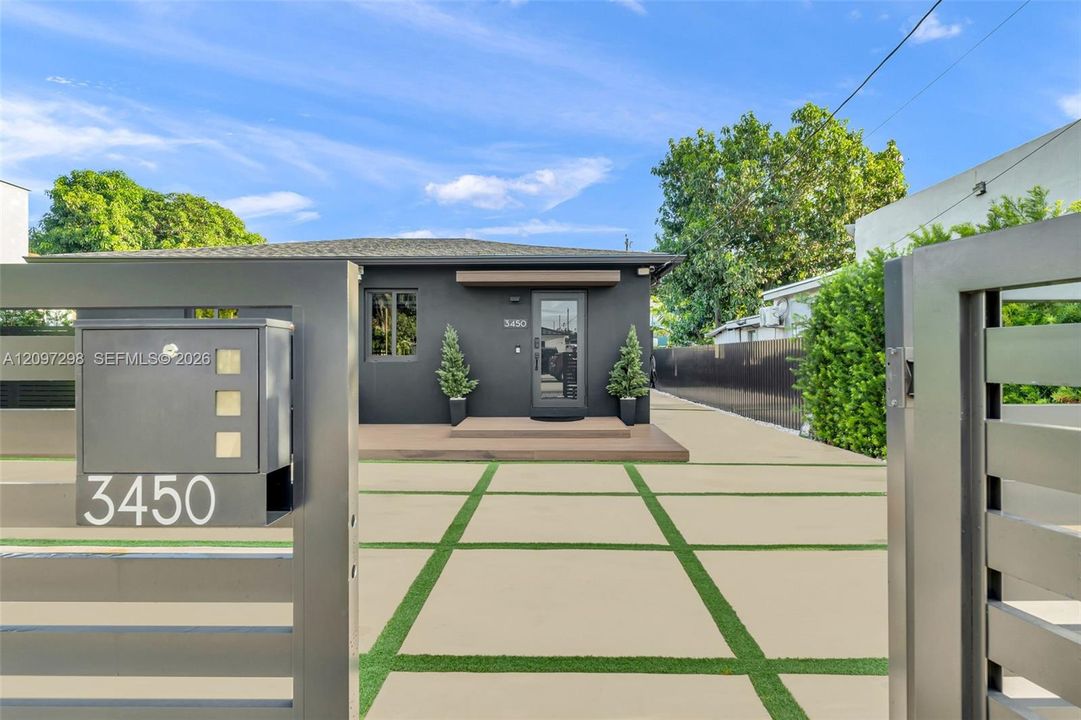 For Sale: $1,020,000 (3 beds, 2 baths, 1161 Square Feet)
