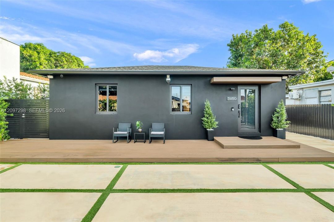 For Sale: $1,020,000 (3 beds, 2 baths, 1161 Square Feet)