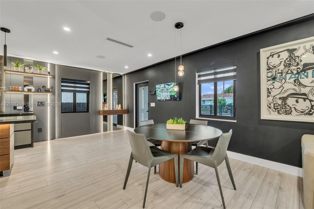 For Sale: $1,020,000 (3 beds, 2 baths, 1161 Square Feet)